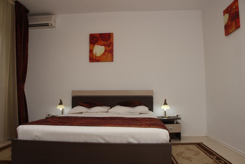 Hotel Royal 2 Urziceni Kamer foto