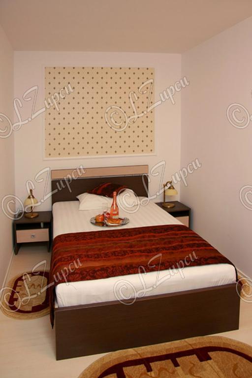 Hotel Royal 2 Urziceni Kamer foto