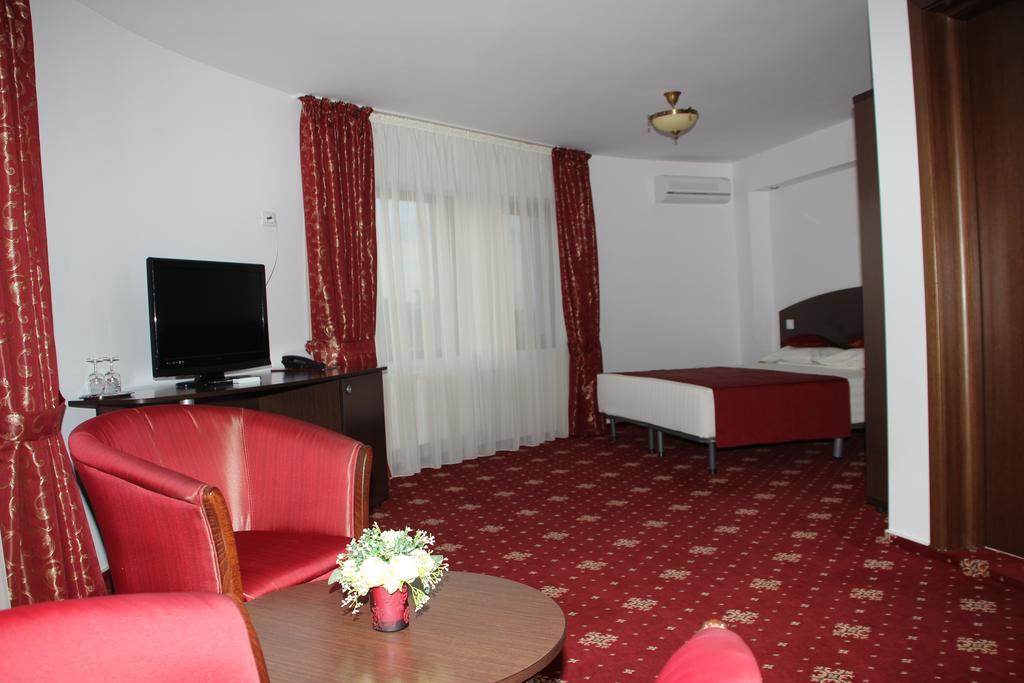 Hotel Royal 2 Urziceni Kamer foto