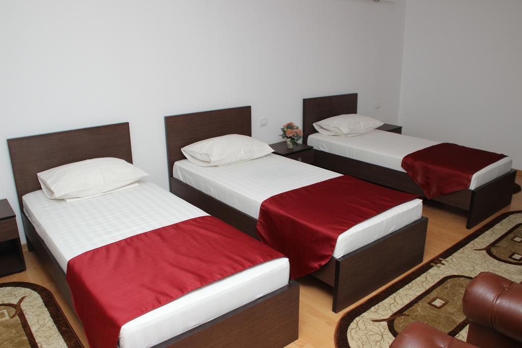 Hotel Royal 2 Urziceni Kamer foto
