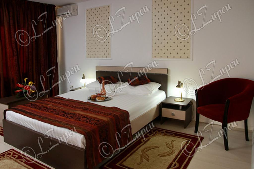 Hotel Royal 2 Urziceni Kamer foto