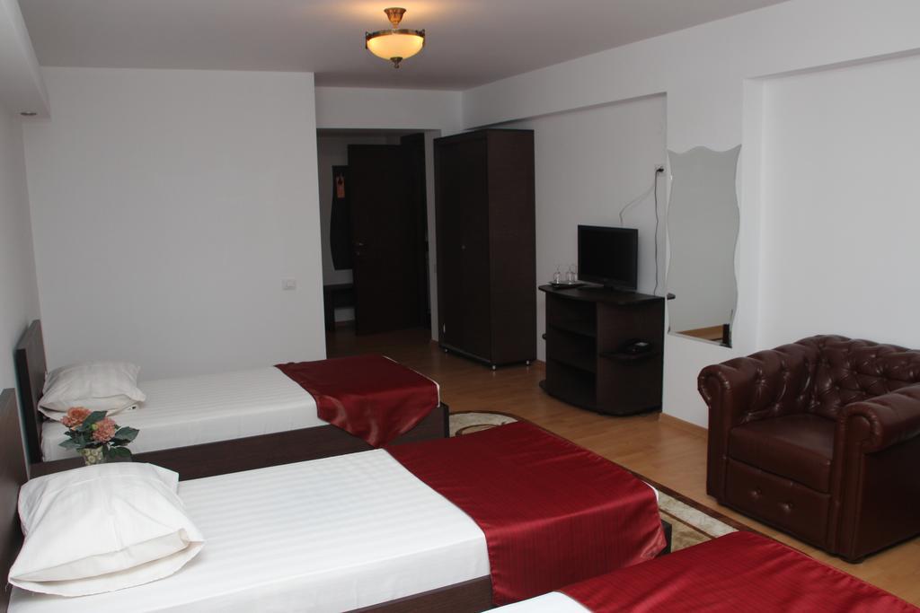 Hotel Royal 2 Urziceni Kamer foto